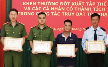 Khen thưởng đột xuất người dân và công an trong vụ bắt nóng kẻ cướp ngân hàng
