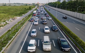 Người dân trở lại Thủ đô sớm, cao tốc Pháp Vân - Cầu Giẽ ùn ứ kéo dài