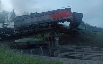 Thêm một vụ sập cầu đường sắt xảy ra tại Nga