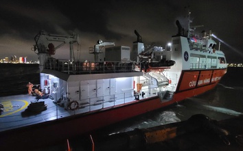 Trắng đêm cứu ngư dân bị đột quỵ trên vùng biển Hoàng Sa