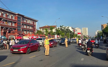 Cảnh sát giao thông căng mình bảo đảm trật tự, an toàn kỳ thi THPT Quốc gia 2025