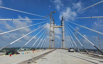 Hợp long cầu Bình Khánh trên cao tốc Bến Lức - Long Thành