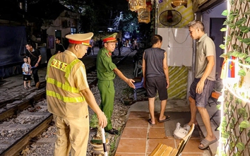 Hà Nội: Phạt hàng chục quán vi phạm, lắp camera giám sát dẹp cafe đường tàu