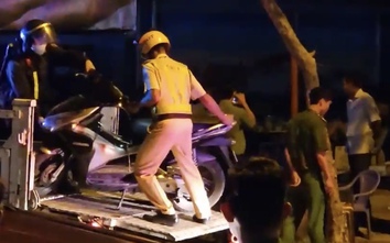 Khống chế bốn người chống đối CSGT đo nồng độ cồn ở TP.HCM