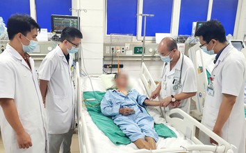 Sức khỏe các bệnh nhân cấp cứu sau ăn tiết canh lợn ở Hưng Yên giờ ra sao?