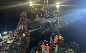 Lật tàu ở Quảng Ninh: 35 người tử vong, tiếp tục tìm kiếm 4 người mất tích