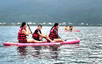 Đà Nẵng khuyến cáo gì khi chèo SUP tại các bãi biển du lịch?