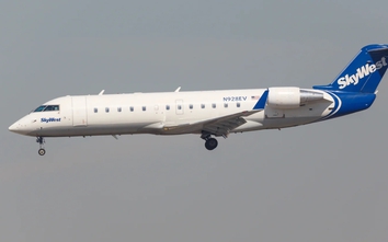 FAA điều tra vụ suýt va chạm giữa máy bay thương mại và máy bay ném bom B-52