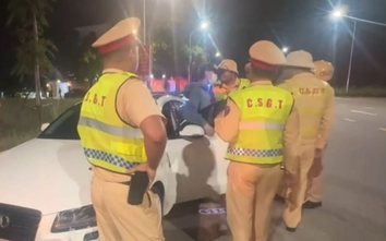 Rapper Bình “Gold” lái Audi chèn ép xe trên cao tốc, bị phát hiện dương tính với ma túy