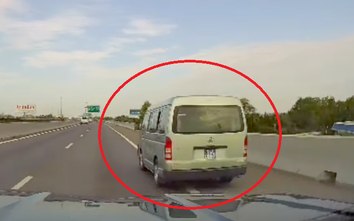 Cục CSGT xử phạt tài xế xe biển xanh đi vào làn khẩn cấp trên cao tốc