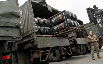 Mỹ tạm dừng viện trợ một số tên lửa, Ukraine lên tiếng lo ngại