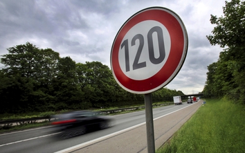 Thụy Sĩ phạt một tỷ phú lên tới 2,9 tỷ đồng vì chạy quá tốc độ 27km/h