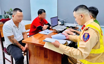 Công an thụ lý vụ phụ xe ngồi giữa QL1A Đà Nẵng chặn đường xe khách