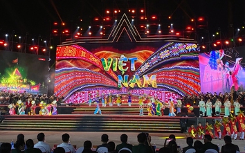 Cả dân tộc cùng hành quân tới tương lai rực rỡ
