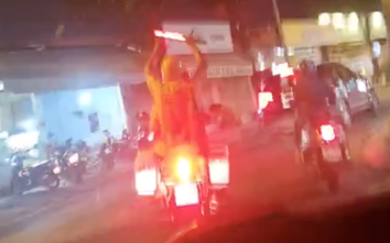 CSGT dùng xe đặc chủng mở đường đưa nạn nhân đa chấn thương đi cấp cứu