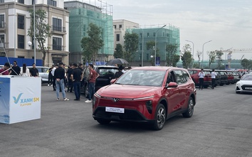 Khách hàng đầu tiên nhận xét về VinFast Limo Green