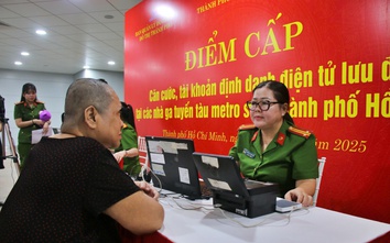 Công an TP.HCM mở đường dây nóng giải quyết vướng mắc cư trú, CCCD