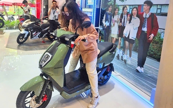 “Ông lớn” xe máy xăng nhập cuộc đua xe điện