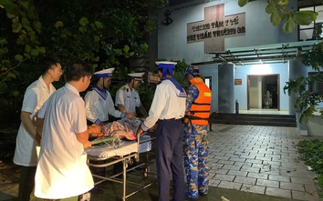 Hải quân Trường Sa cấp cứu ngư dân bị dập tủy cổ