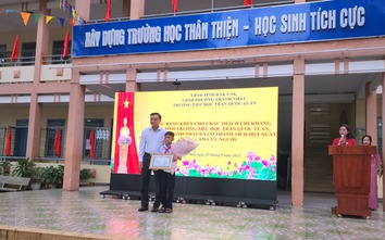 Chủ tịch tỉnh Đắk Lắk tặng bằng khen học sinh lớp 5 dũng cảm cứu bạn trong vụ thảm án