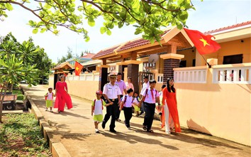 Rộn ràng, vui tươi lễ khai giảng năm học mới trên quần đảo Trường Sa