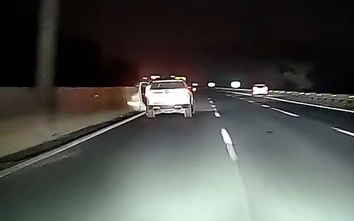 Thót tim cảnh ô tô 7 chỗ dừng giữa làn 120km/h trên cao tốc Hà Nội - Hải Phòng