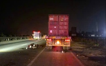 Hải Phòng: Đâm vào xe đầu kéo đang dừng, nam thanh niên đi xe mô tô tử vong