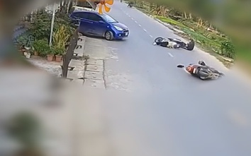 Ô tô bất ngờ từ ngõ nhỏ lao ra, người đi xe máy phanh gấp, ngã liên hoàn