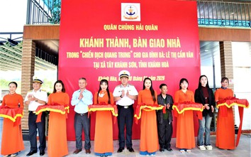 Quân chủng Hải quân khánh thành, bàn giao nhà cho người dân bị thiệt hại do mưa lũ