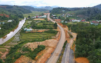 Quảng Ngãi: Tập trung tháo gỡ vướng mắc, đẩy nhanh tiến độ các dự án giao thông