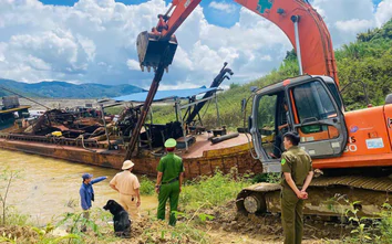 Lâm Đồng: Doanh nghiệp tự nguyện tháo dỡ thiết bị hút cát, đưa 3 phương tiện thủy lên bờ