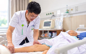 Phẫu thuật thay khớp háng thành công cho cụ bà 100 tuổi