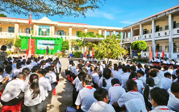 Lâm Đồng ra mắt mô hình “Cổng trường an toàn giao thông”, kết hợp tuyên truyền pháp luật