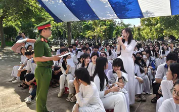 Công an Lâm Đồng tuyên truyền phòng, chống ma túy cho hơn 1.200 học sinh