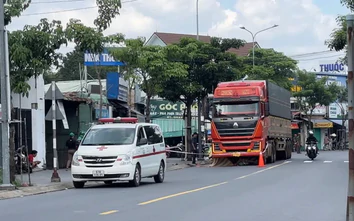 TP.HCM: Xe đầu kéo va chạm xe máy, người đàn ông tử vong tại chỗ 