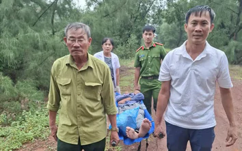 Người đàn ông hôn mê giữa rừng phi lao ở Quảng Trị, nghi ngộ độc cá nóc