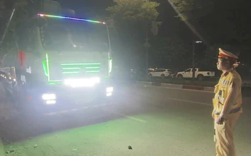 CSGT xử lý loạt xe tải độ còi hơi và đèn Led, tài xế tiết lộ "mánh khóe" qua mặt đăng kiểm