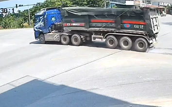 Xe đầu kéo lao vun vút qua ngã tư ở Bắc Ninh rồi vượt ẩu, tài xế bị xử phạt