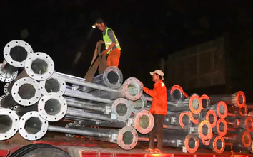 Xuyên đêm gác dầm cầu vượt đường Võ Văn Kiệt qua cao tốc Mỹ Thuận - Cần Thơ
