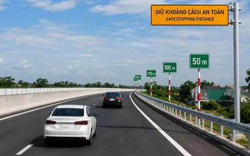 Toàn cảnh giao thông 18/10: Nhiều cao tốc phải bổ sung biển báo khoảng cách an toàn
