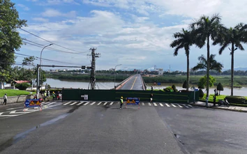 Đóng đường, cấm xe qua lại cây cầu hơn 60 năm tuổi ở Quảng Ngãi