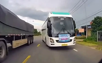 Xe khách lấn làn vượt ẩu, tài xế ngược chiều phanh gấp né tránh