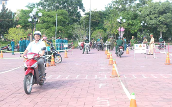 An Giang: 400 cán bộ, công chức được đào tạo kỹ năng lái xe an toàn
