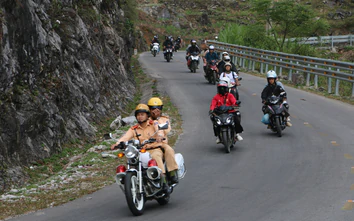 100 mô tô vượt đèo Mã Pì Lèng quảng bá du lịch vùng cao Tuyên Quang