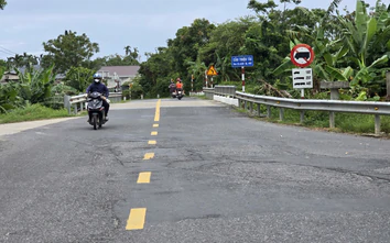 Quảng Trị: 24 tỷ đồng sửa chữa nền mặt đường, thoát nước dọc QL49C