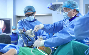 Lần đầu tiên tại Việt Nam phẫu thuật nắn chỉnh vẹo cột sống không ghép xương