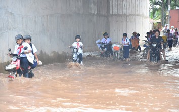 Người dân ven sông Buông lại khốn khổ vì 6 tuần hứng 6 trận ngập