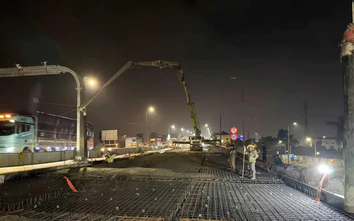 Hà Nội: Xuyên đêm thi công trạm cân tự động tại đầu cầu Thăng Long