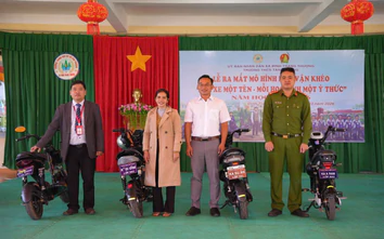 Lâm Đồng: Gắn biển nhận diện xe đạp điện, nâng cao ý thức giao thông cho học sinh