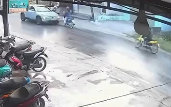 Ô tô lao sang làn ngược chiều, đâm liên tiếp hai xe máy ở Hưng Yên